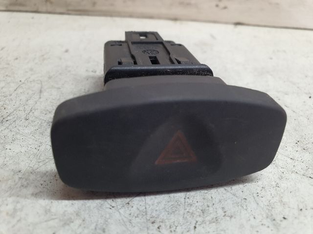 bontott DACIA DUSTER Vészvillogó Kapcsoló