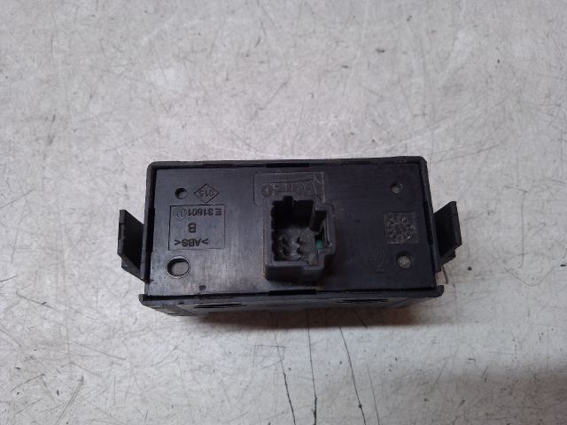 bontott DACIA DUSTER Vészvillogó Kapcsoló