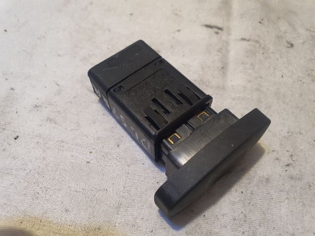 bontott DACIA DUSTER Vészvillogó Kapcsoló