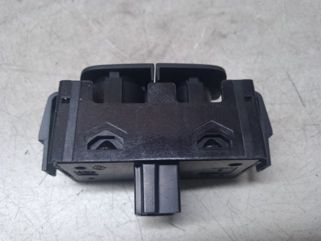 bontott DACIA DUSTER Vészvillogó Kapcsoló