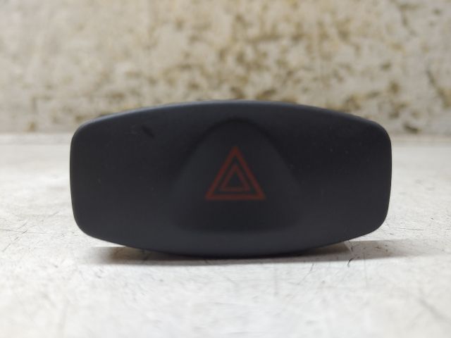 bontott DACIA DUSTER Vészvillogó Kapcsoló