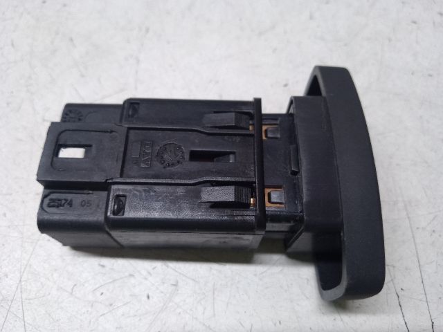 bontott DACIA DUSTER Vészvillogó Kapcsoló