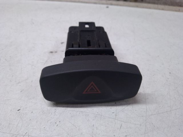 bontott DACIA DUSTER Vészvillogó Kapcsoló