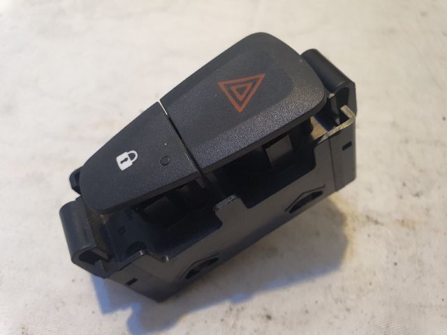 bontott DACIA DUSTER Vészvillogó Kapcsoló