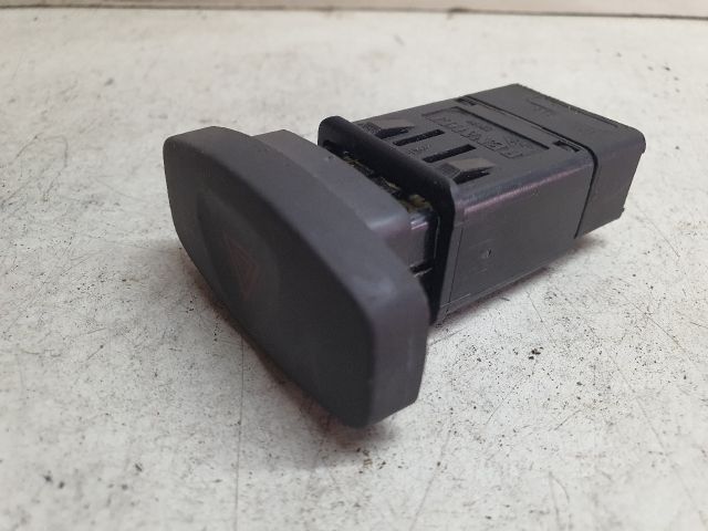 bontott DACIA DUSTER Vészvillogó Kapcsoló