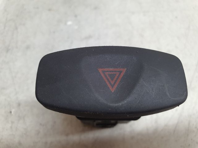 bontott DACIA DUSTER Vészvillogó Kapcsoló