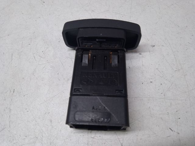 bontott DACIA DUSTER Vészvillogó Kapcsoló