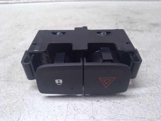 bontott DACIA DUSTER Vészvillogó Kapcsoló