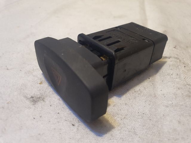 bontott DACIA DUSTER Vészvillogó Kapcsoló