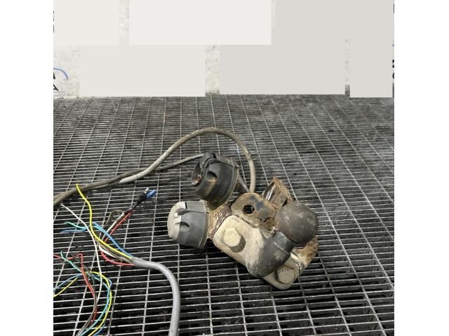 bontott DACIA DUSTER Vonóhorog