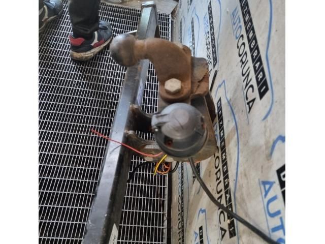 bontott DACIA DUSTER Vonóhorog