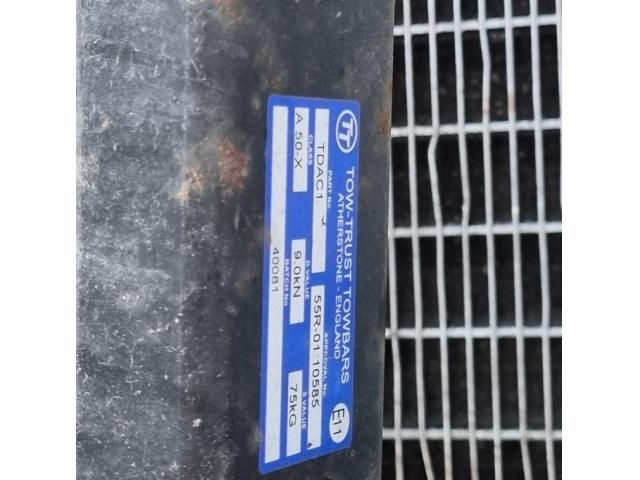 bontott DACIA DUSTER Vonóhorog