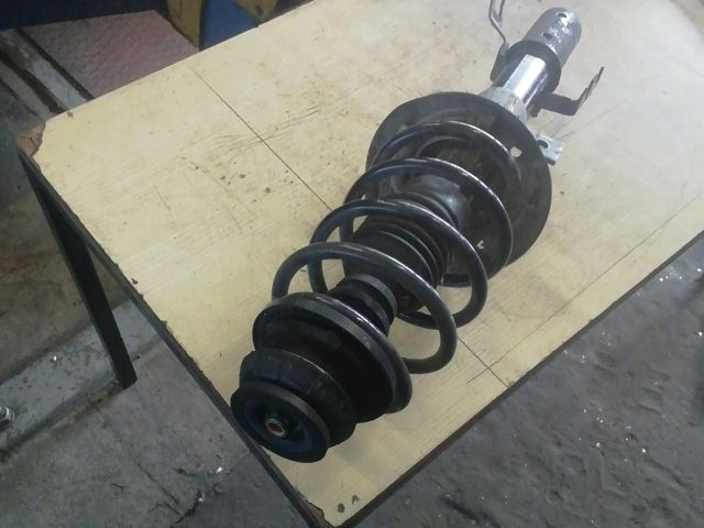 bontott DACIA JOGGER Bal első Gólyaláb (Lengécsillapító, Rugó)