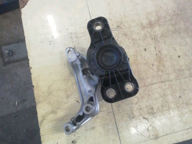 bontott DACIA JOGGER Motor Tartó Bak Jobb