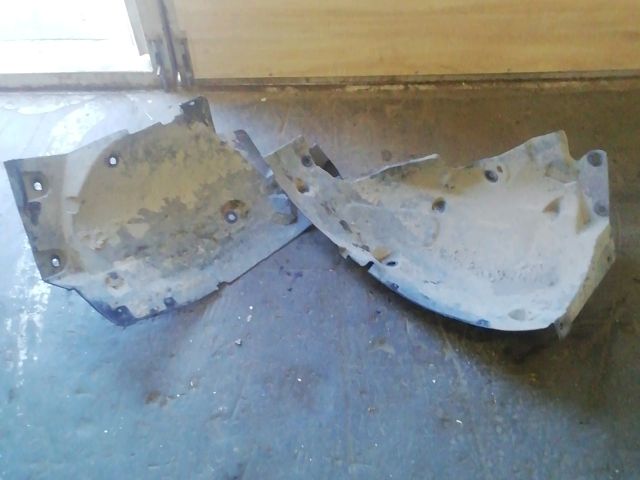 bontott DACIA JOGGER Bal első Első Dobbetét (Kerékjárati, Műanyag)