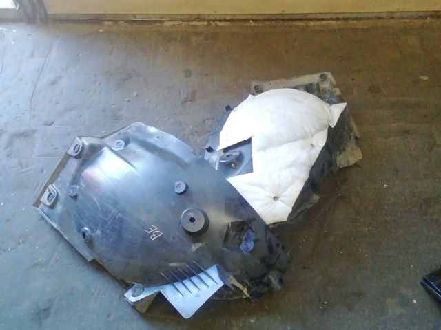 bontott DACIA JOGGER Bal első Első Dobbetét (Kerékjárati, Műanyag)