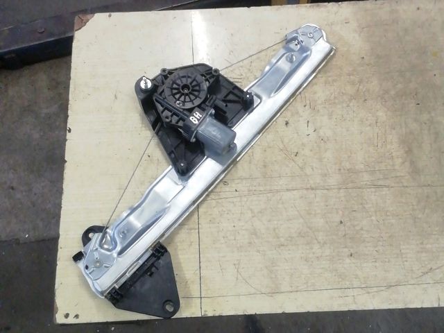 bontott DACIA JOGGER Bal hátsó Ablakemelő Szerkezet (Elektromos)