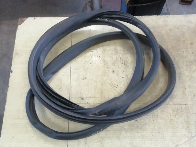 bontott DACIA JOGGER Bal hátsó Gumikéder