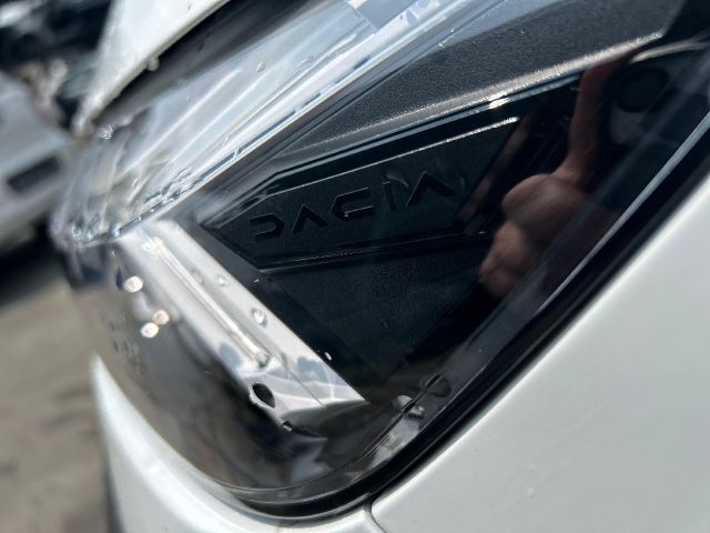 bontott DACIA JOGGER Bal Ledes Fényszóró