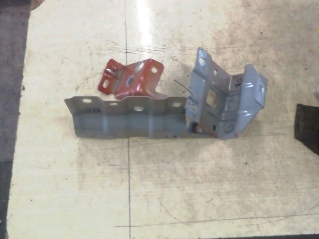 bontott DACIA JOGGER Bal Sárvédő Oldaltartó