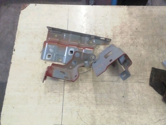 bontott DACIA JOGGER Bal Sárvédő Oldaltartó