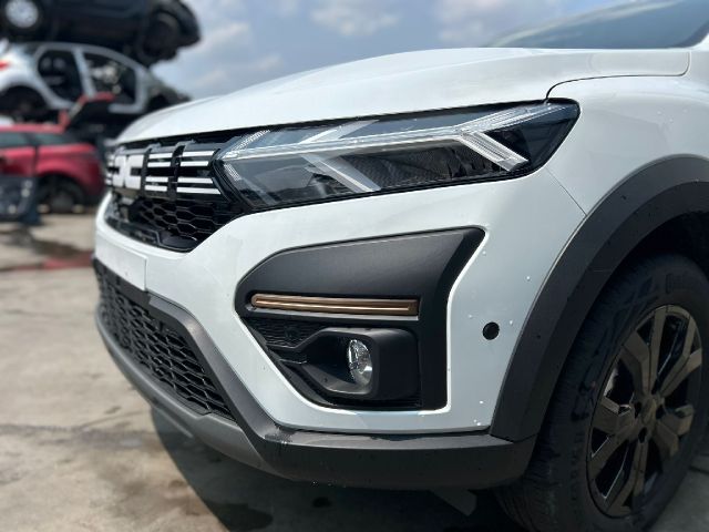 bontott DACIA JOGGER Első Lökhárító (Részeivel)