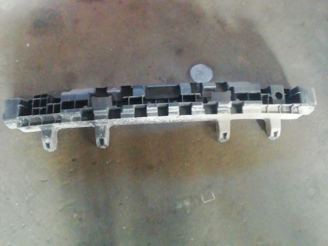 bontott DACIA JOGGER Hátsó középső Lökhárító Tartó (Műanyag)