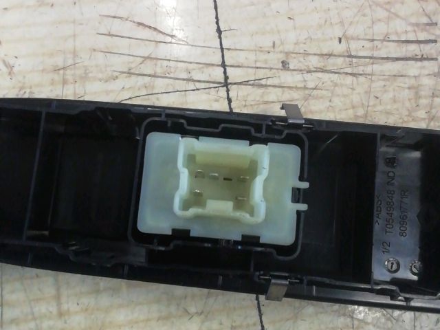 bontott DACIA JOGGER Jobb első Ablakemelő Kapcsoló