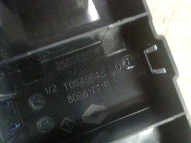 bontott DACIA JOGGER Jobb első Ablakemelő Kapcsoló