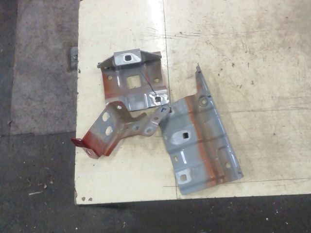 bontott DACIA JOGGER Jobb Sárvédő Oldaltartó