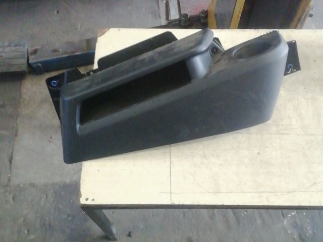 bontott DACIA JOGGER Könyöklő