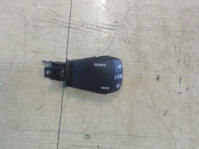 bontott DACIA JOGGER Rádió / CD Kapcsoló