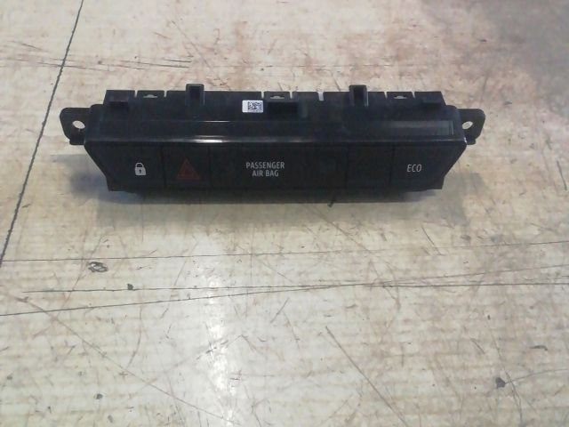 bontott DACIA JOGGER Vészvillogó Kapcsoló