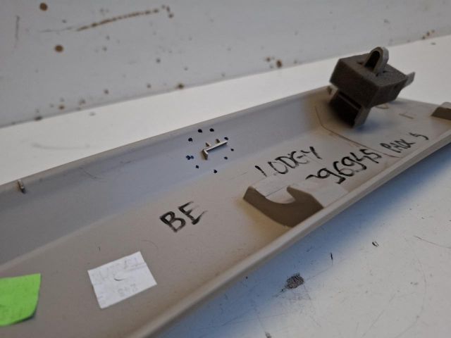 bontott DACIA LODGY Bal A Oszlop Burkolat