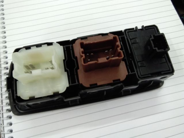 bontott DACIA LODGY Bal első Ablakemelő Kapcsoló