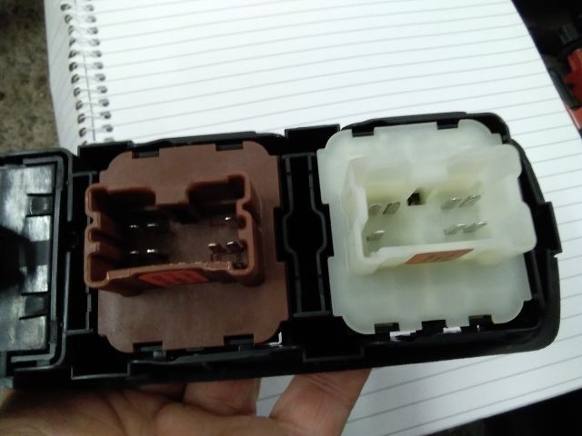 bontott DACIA LODGY Bal első Ablakemelő Kapcsoló