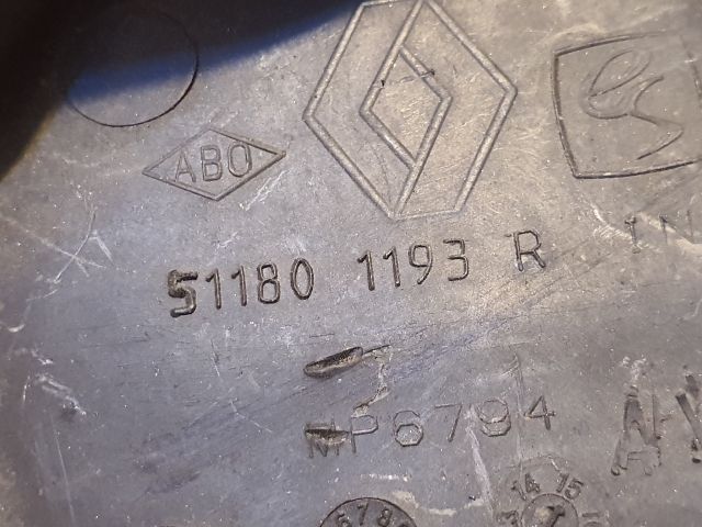 bontott DACIA LODGY Első Vonószem Burkolat