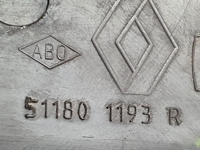 bontott DACIA LODGY Első Vonószem Burkolat