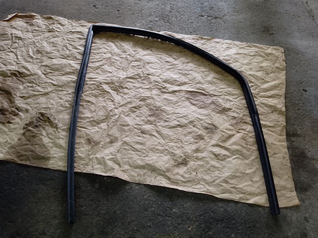 bontott DACIA LODGY Jobb első Ablakvezető Gumi