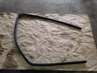 bontott DACIA LODGY Jobb első Ablakvezető Gumi