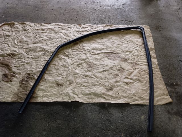 bontott DACIA LODGY Jobb első Ablakvezető Gumi