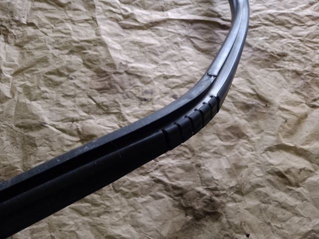 bontott DACIA LODGY Jobb első Ablakvezető Gumi