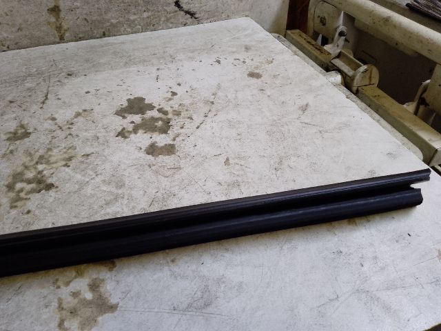 bontott DACIA LODGY Jobb első Vízlehúzó Gumicsík