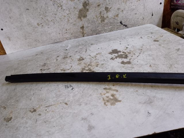 bontott DACIA LODGY Jobb első Vízlehúzó Gumicsík