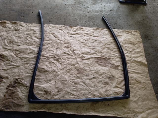 bontott DACIA LODGY Jobb hátsó Ablakvezető Gumi