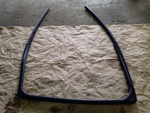 bontott DACIA LODGY Jobb hátsó Ablakvezető Gumi