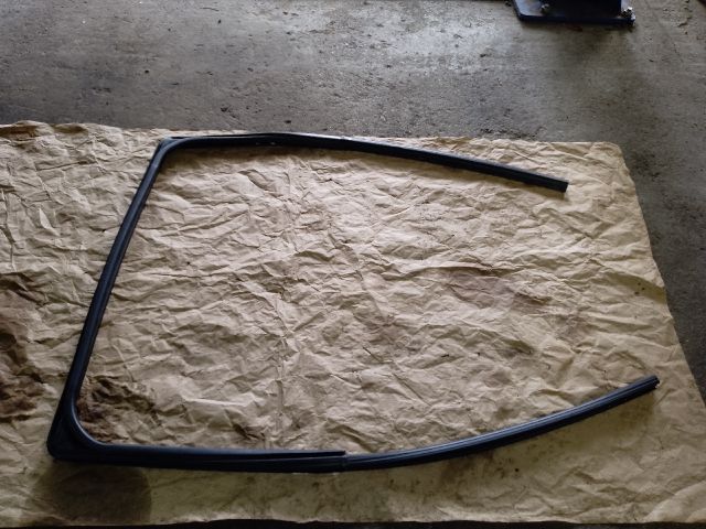 bontott DACIA LODGY Jobb hátsó Ablakvezető Gumi