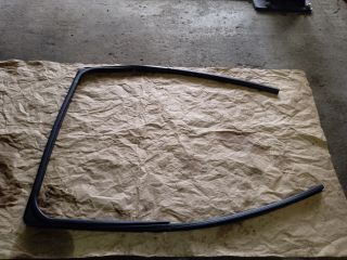 bontott DACIA LODGY Jobb hátsó Ablakvezető Gumi