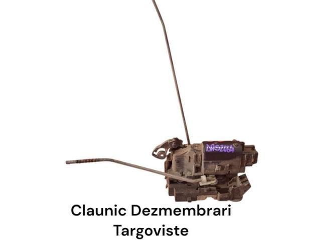 bontott DACIA LODGY Jobb hátsó Ajtózár