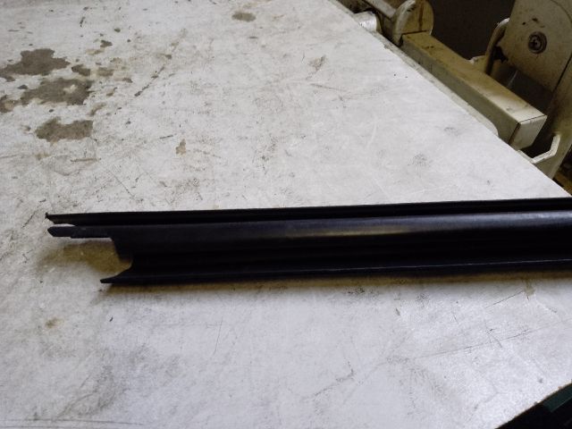 bontott DACIA LODGY Jobb hátsó Vízlehúzó Gumicsík